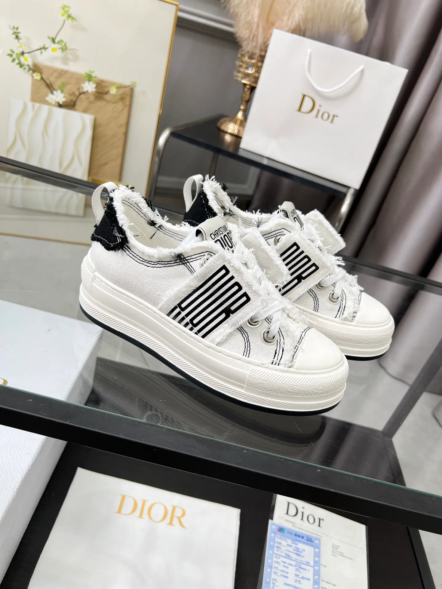 Men's Men's Shoes 💰480 Dior Dior 2025 Presbyopia Embroidery Thick-soled Canvas Shoes Casual Sneakers This Walk'n'Dior thick-soled sneaker is a fashionable item that enhances the style of the series. Oblique printed cotton embroidered upper with comfortable platform sole, tongue and Christian Dior Homme 💰aris signature laces. Can add fashionable temperament to any casual look Size: 35-45